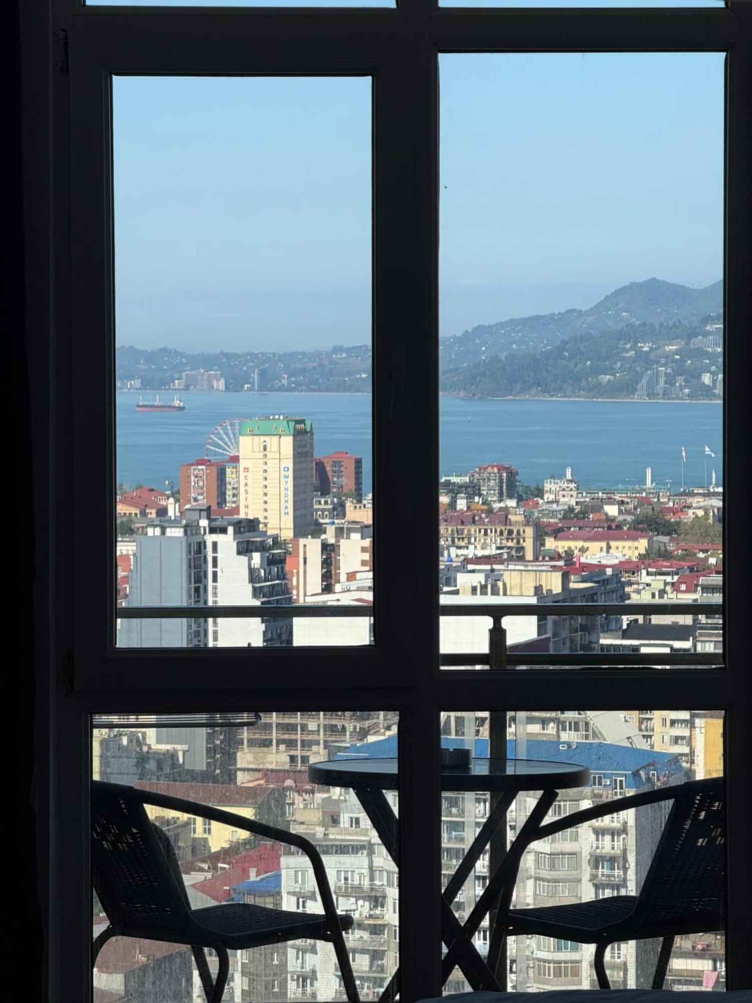 Flat With Epic Views *